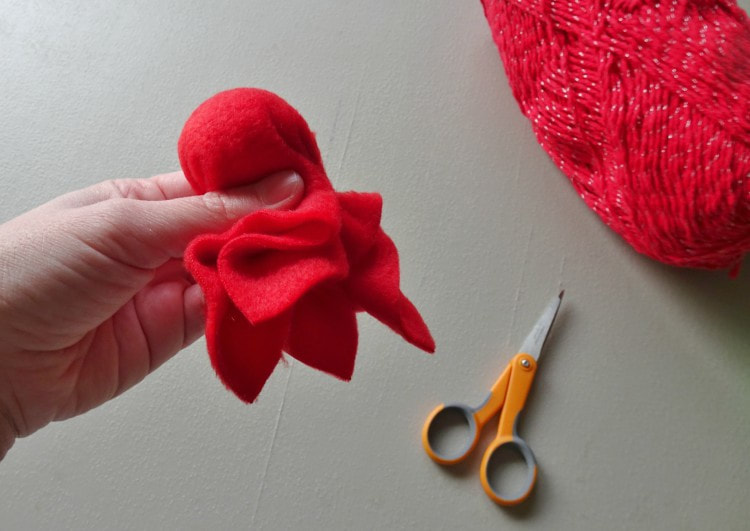Fleece yarn scissors cat toy DIY idea tutorial